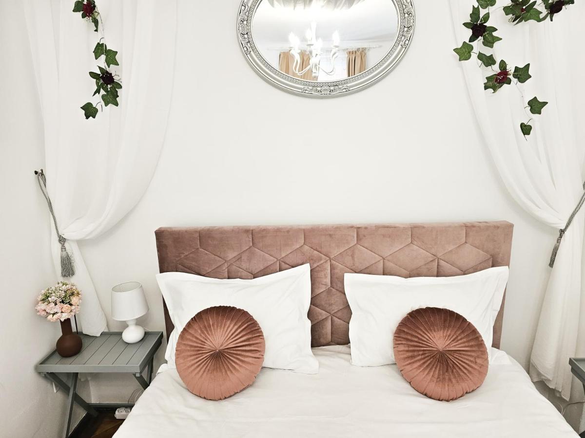 Marigold Boutique Apartment Brasov Exterior photo