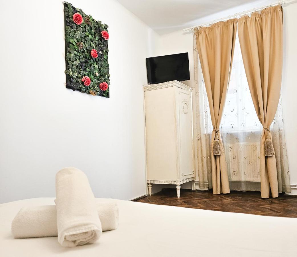 Marigold Boutique Apartment Brasov Exterior photo